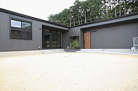 FUJIKEN ORDERHOUSEの施工事例「ビルトインガレージつき/L字型の平屋のお家」のメイン画像