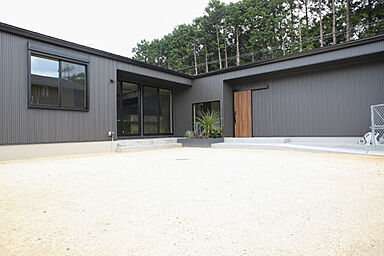 FUJIKEN ORDERHOUSEの施工事例「ビルトインガレージつき/L字型の平屋のお家」の画像