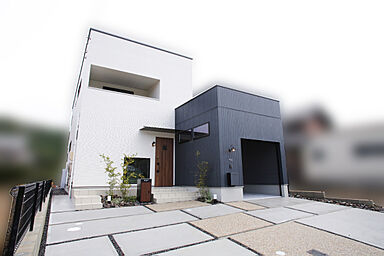 FUJIKEN ORDERHOUSEの施工事例「ガレージつきの色あざやかなお家」の画像