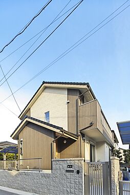 愛三株式会社の施工事例「リビングに光が射し込む地震に強い家」の画像