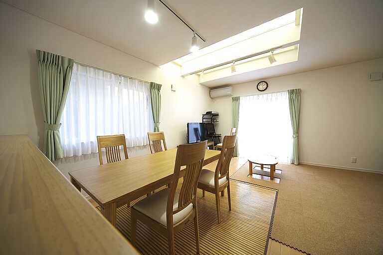 愛三株式会社の公式画像_リビング3