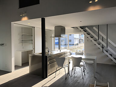 【 H&C 】高山市の高気密・高断熱住宅の専門会社の施工事例「シロとクロの家」の画像3