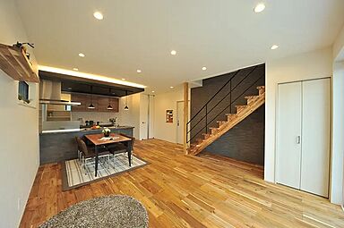 株式会社エスクリエイトの施工事例「岸和田市 無垢材たっぷりの家」の画像2