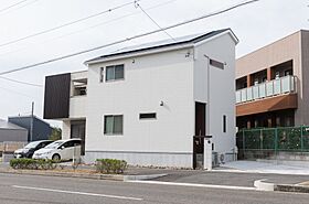 ワンダーホーム ~土地相談からお手伝いいたします~の施工事例「三角形の土地を最大限に活かしたナチュラルスタイルの家」の画像1