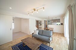 タマホーム株式会社 仙台南店の施工事例「自然素材を使いつつもお掃除もし易いママ目線の家」の画像