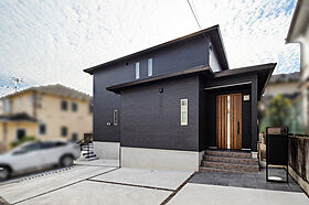 ワンダーホーム ~土地相談からお手伝いいたします~の施工事例「スタイリッシュさと機能性を両立した家」のメイン画像