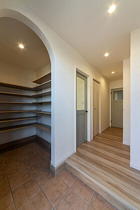 ワンダーホーム ~土地相談からお手伝いいたします~の施工事例「三角屋根が可愛い南欧風の家」の画像1