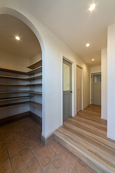 ワンダーホーム ~土地相談からお手伝いいたします~の施工事例「三角屋根が可愛い南欧風の家」の画像1