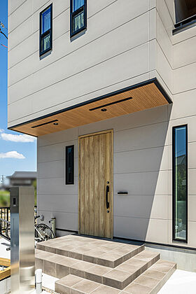 ワンダーホーム ~土地相談からお手伝いいたします~の施工事例「オシャレなグレイッシュカラーの四角い家」の画像1