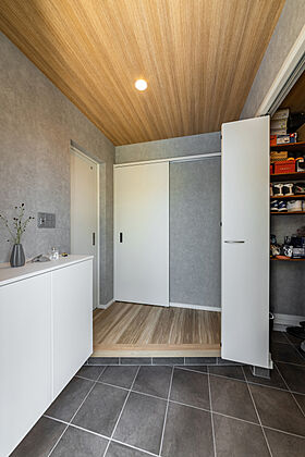 ワンダーホーム ~土地相談からお手伝いいたします~の施工事例「オシャレなグレイッシュカラーの四角い家」の画像2