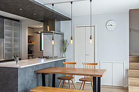 ワンダーホーム ~土地相談からお手伝いいたします~の施工事例「オシャレなグレイッシュカラーの四角い家」の画像4