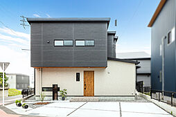 ワンダーホーム ~土地相談からお手伝いいたします~の施工事例「ウイスキー棚のあるスタイリッシュモダンな家」の画像