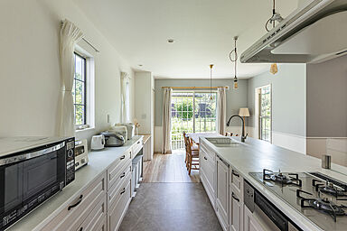 ワンダーホーム ~土地相談からお手伝いいたします~の施工事例「三角屋根とグリーンの窓枠がオシャレ! アメリカン×ナチュラルフレンチスタイルの家」の画像7