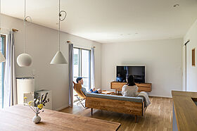 ワンダーホーム ~土地相談からお手伝いいたします~の施工事例「石材を使った外構デザインが魅力!ランドリールームのある北欧スタイルの家」の画像5