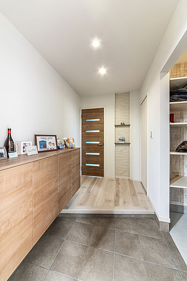 ワンダーホーム ~土地相談からお手伝いいたします~の施工事例「遊び心満載!肉球型の窓が可愛いナチュラルモダンスタイルの家」の画像1