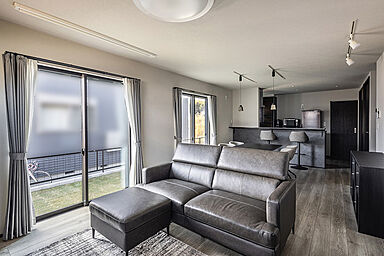 ワンダーホーム ~土地相談からお手伝いいたします~の施工事例「シンプルで洗練されたデザインが心を満たす。平屋で叶える理想の暮らし。」の画像3