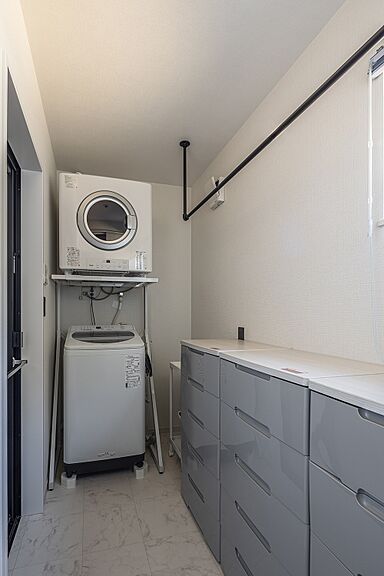 ワンダーホーム ~土地相談からお手伝いいたします~の施工事例「豊富な収納が魅力的!青色がアクセントのシンプルモダンな家」の画像7