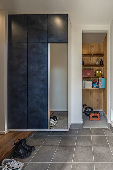 ワンダーホーム ~土地相談からお手伝いいたします~の施工事例「スタイリッシュな外観×豊富な収納。おうちキャンプも楽しめる家」の画像1