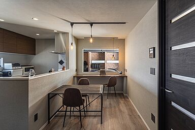 ワンダーホーム ~土地相談からお手伝いいたします~の施工事例「愛車と愛犬、どちらも主役。こだわりを詰め込んだ黒いガレージハウス」の画像6