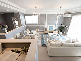 HESTAHOME(ヘスタホーム)の施工事例「アンティークフレンチスタイルの家でインテリアに伝統と驚きを」の画像1