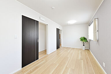 よかタウン注文住宅(糟屋営業所)の施工事例「スタイリッシュ空間LDKに大きなバルコニーの家【Y様邸】」の画像4