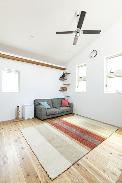 木の家スタイルのリビング 建築プランナー株式会社の事例画像