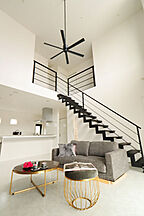 シンプルモダンスタイルのリビング 株式会社 WOODY HOUSEの事例画像