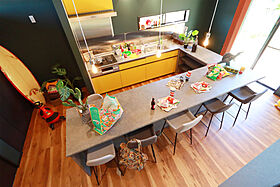 株式会社 WOODY HOUSEの施工事例「レトロポップインテリアの2階建て|49坪」の画像2