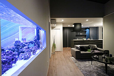 株式会社 WOODY HOUSEの施工事例「アクアリウムのある平屋住宅|34坪」の画像1