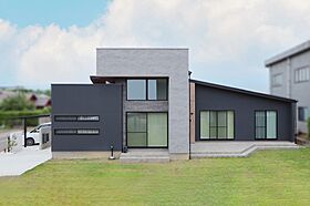 株式会社WOODY HOUSEの施工事例「4mの吹き抜けとヌックのある平屋|32坪」の画像1