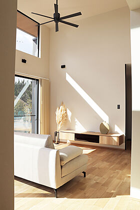 株式会社 WOODY HOUSEの施工事例「4mの吹き抜けとヌックが家族の中心の平屋|32坪」の画像3