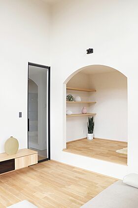 株式会社WOODY HOUSEの施工事例「4mの吹き抜けとヌックのある平屋|32坪」の画像4