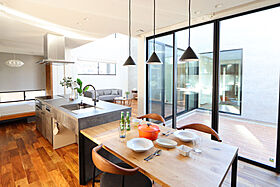 株式会社 WOODY HOUSEの施工事例「中庭のあるコの字型の平屋|36坪」の画像3