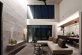 株式会社 WOODY HOUSEの施工事例「光が奏でる贅沢な平屋| 37坪」のメイン画像