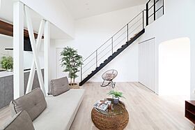 株式会社 WOODY HOUSEの施工事例「LAインフルエンサー風インテリアの1.5階建て | 36坪」の画像2