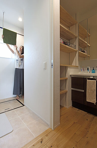 【悠悠ホーム | 健康、快適、長寿命の家】の施工事例「光と風を導くセンターコートと螺旋階段で、明るく、ワクワクする毎日を!」の画像6