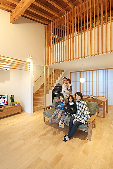 【悠悠ホーム | 健康、快適、長寿命の家】の施工事例「大きな一つの空間を、5人の家族がシェアするように暮らせる家」の画像