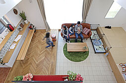 【悠悠ホーム | 健康、快適、長寿命の家】の施工事例「素材も空間も細部までこだわって。高性能外断熱仕様の快適性と、遊び心を楽しむ家」の画像