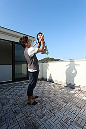 【悠悠ホーム | 健康、快適、長寿命の家】の施工事例「アウトドア気分を味わえる家/家族との時間を楽しめる格好良さと癒しが共存。」の画像