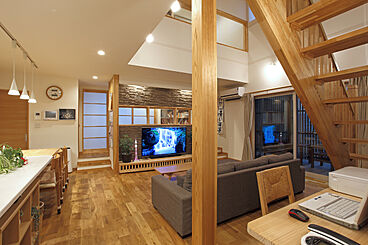 【悠悠ホーム | 健康、快適、長寿命の家】の施工事例「明るく開放的なLDKにスタディコーナー/木の優しさと家族の顔が見える家」の画像