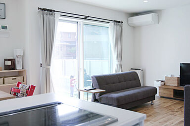 【悠悠ホーム | 健康、快適、長寿命の家】の施工事例「外から水回りへの動線が秀逸/広いリビングと子供のことを考えた間取り」の画像4