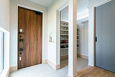 株式会社 Lib Work 佐賀店の施工事例「回遊できる動線と収納計画で快適。北欧風のシックな温かみあふれる家」の画像9