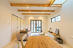 木の家スタイルのリビング 株式会社高栄ホームの事例画像