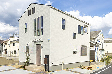 株式会社高栄ホームの施工事例「光の楽家ー開放感あふれる明るい家ー【滋賀県大津市】」の画像1