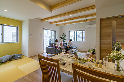 木の家スタイルのリビング 株式会社高栄ホームの事例画像