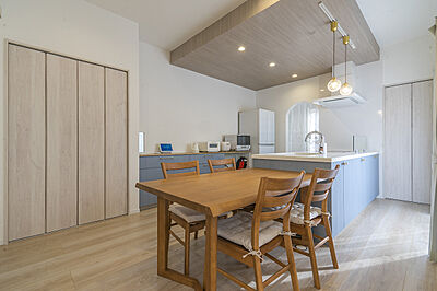 シンプルモダンスタイルのリビング 株式会社高栄ホームの事例画像