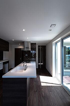 太陽ハウジング株式会社の施工事例「刈谷市 Uさま邸「デザイン性の高いお家」」の画像2