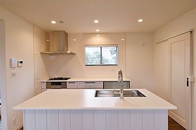 太陽ハウジング株式会社の施工事例「知立市 Mさま邸 「採光の良い2階リビングでお洒落なアイランドキッチンのお家」」の画像1