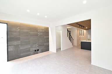 太陽ハウジング株式会社の施工事例「刈谷市Kさま「白をベースに異素材を上手く組み合わせたスタイリッシュなお家」」の画像1