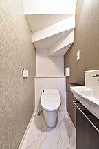 シンプルモダンスタイルのトイレ 太陽ハウジング株式会社の事例画像